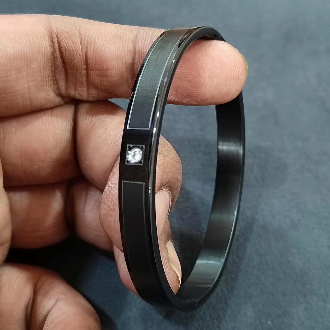 Sleek Midnight Carbon bracelet