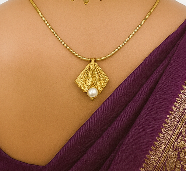 Graceful Fan Pearl Pendant Necklace