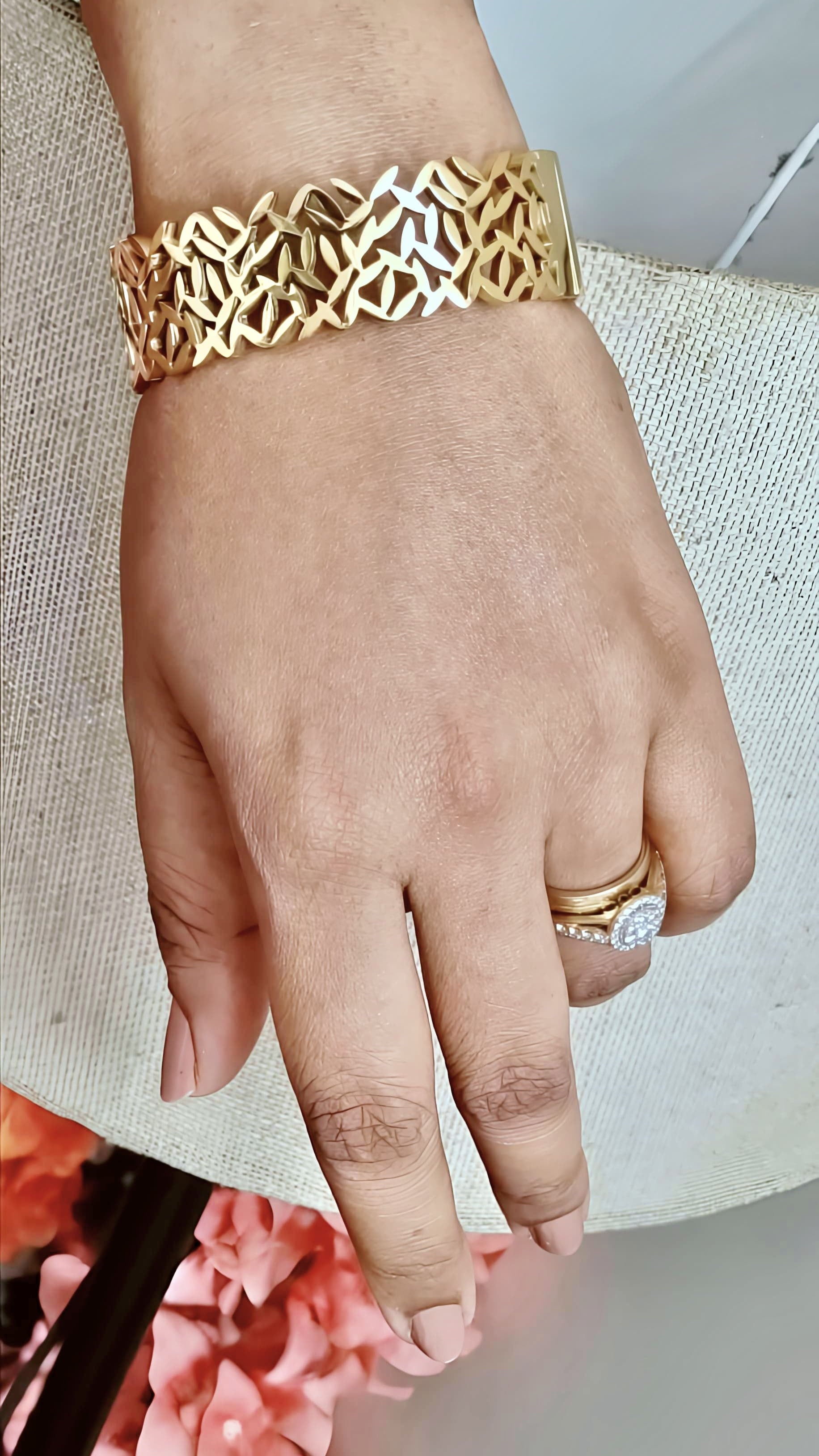 Golden Lattice Elegance Bracelet