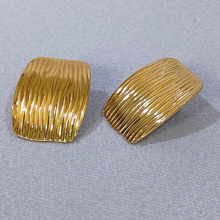 Golden Wave Curve Stud Earrings