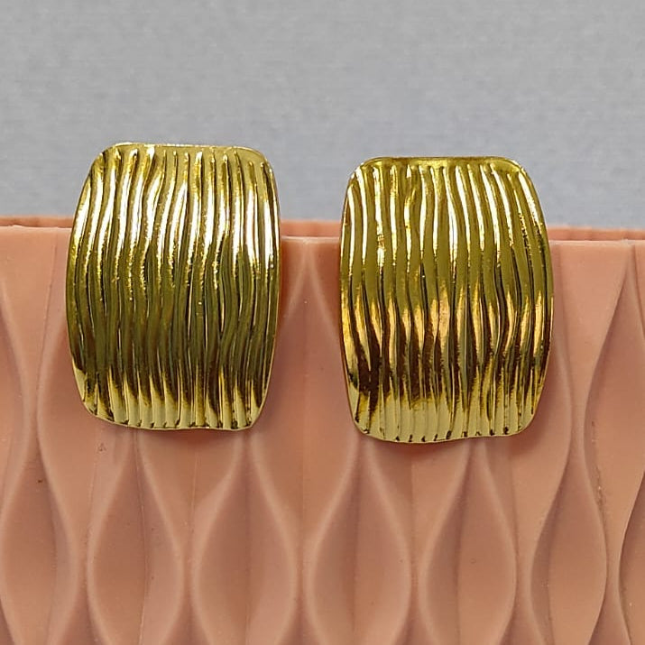 Golden Wave Curve Stud Earrings
