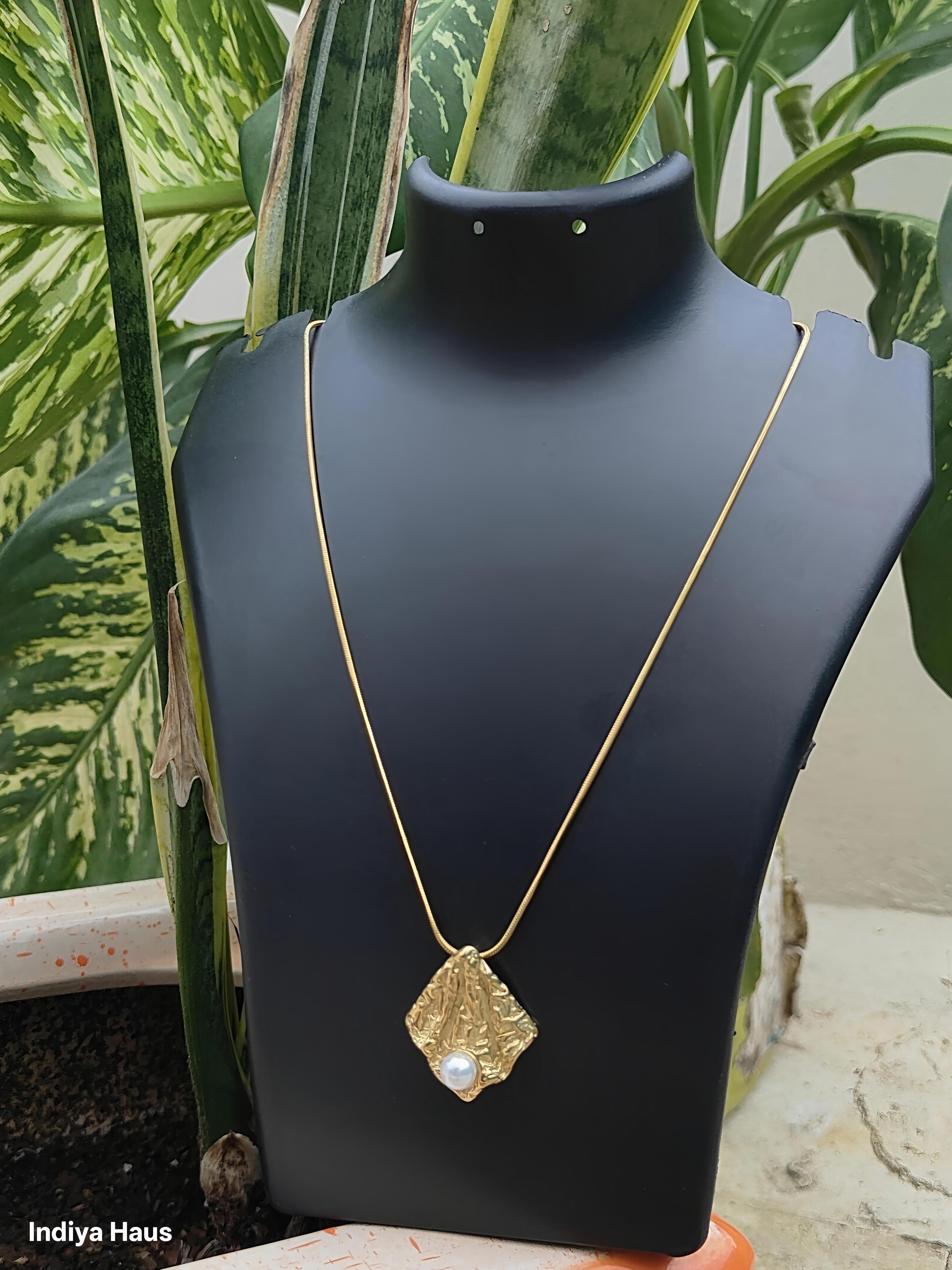 Textured Gold Pendant Necklace
