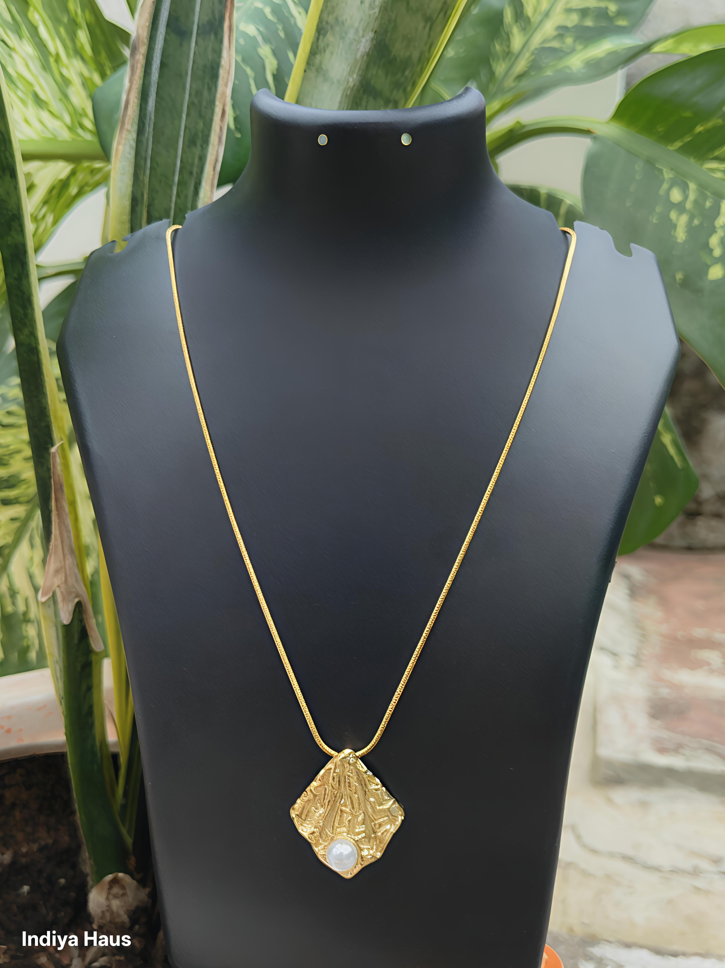 Textured Gold Pendant Necklace