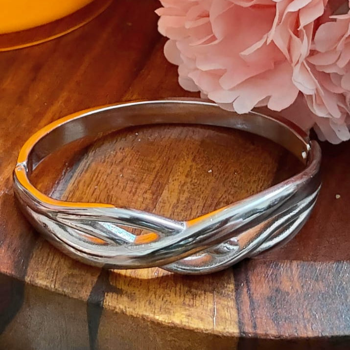 Elegant Intertwined Silver-Tone Bracelet