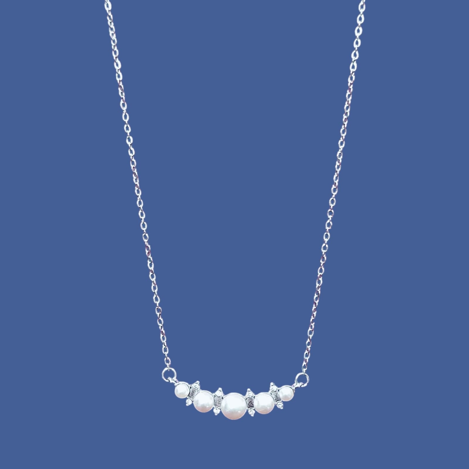 Graceful Pearl Arc Necklace