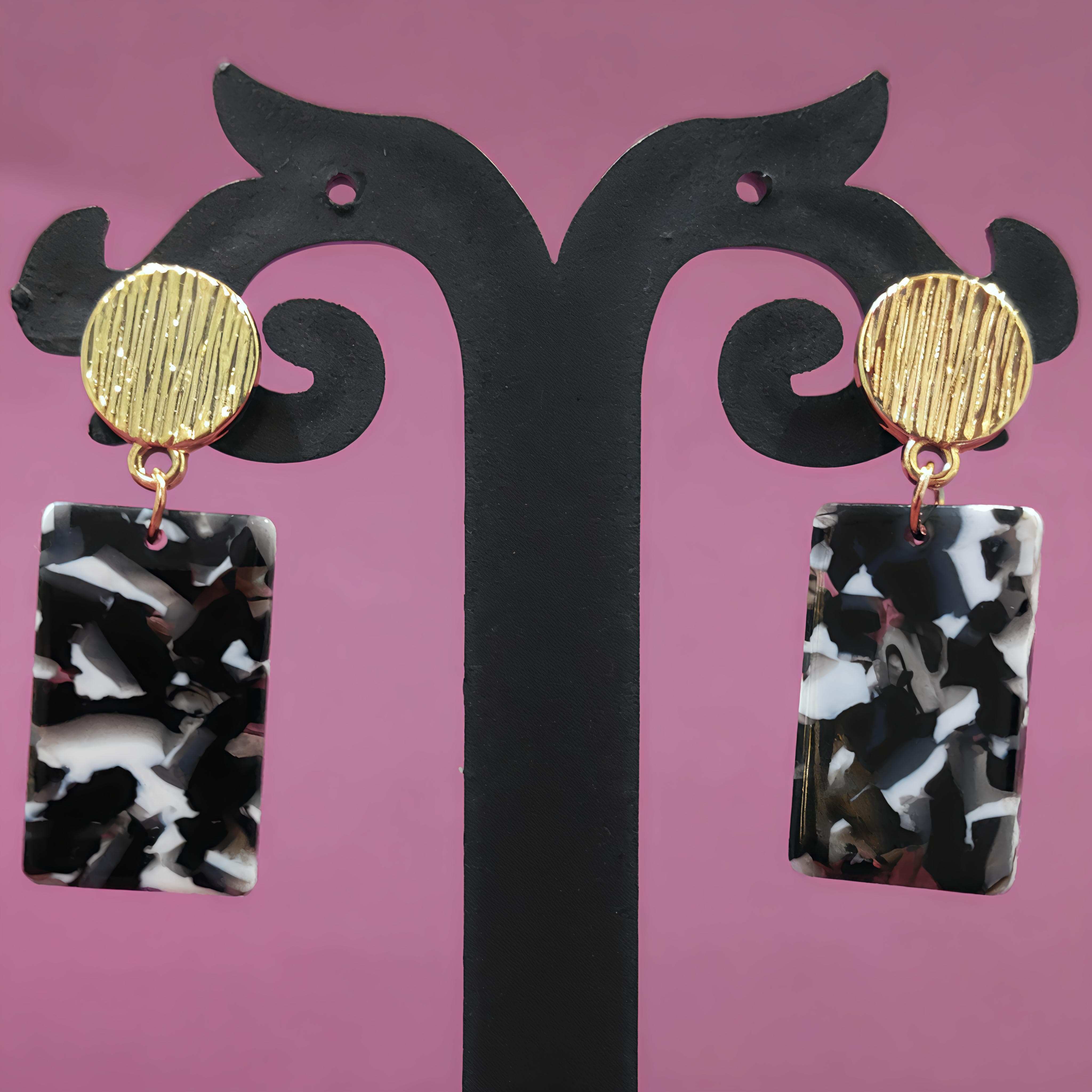 Stylish Rectangle Drop Earrings with Textured Gold Stud