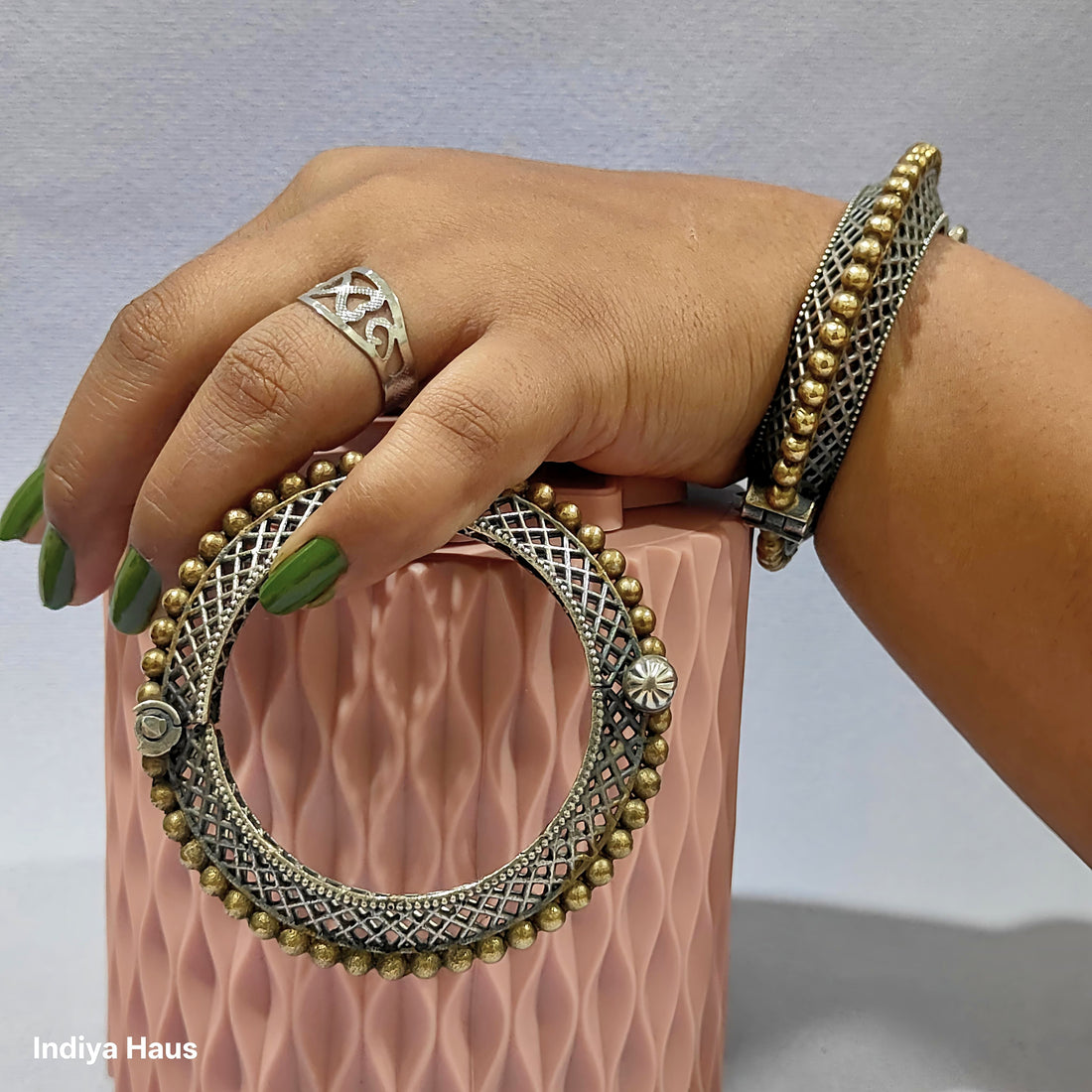 Dual-Tone Lattice Bangles