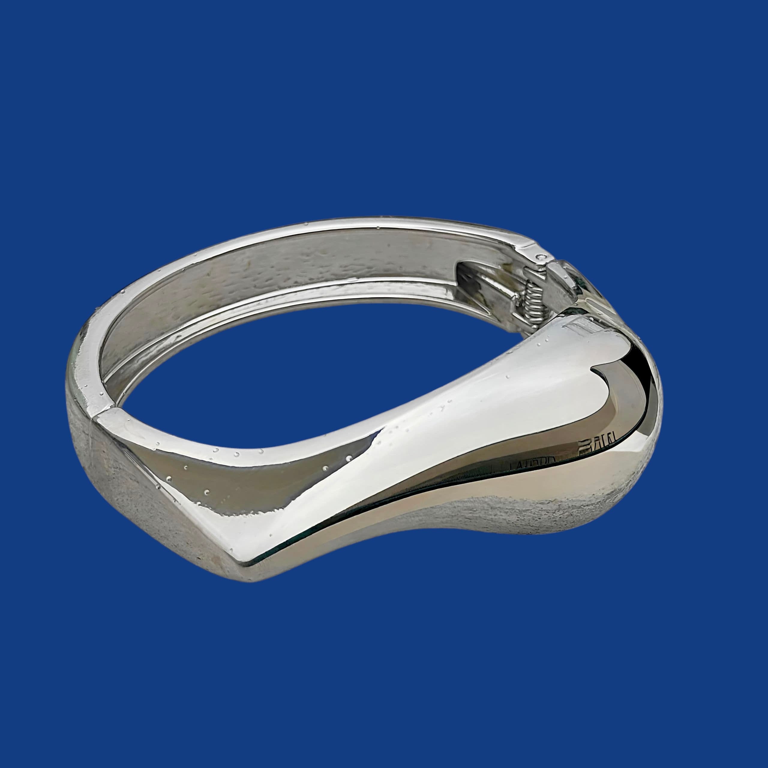 Contemporary Wave Bangle