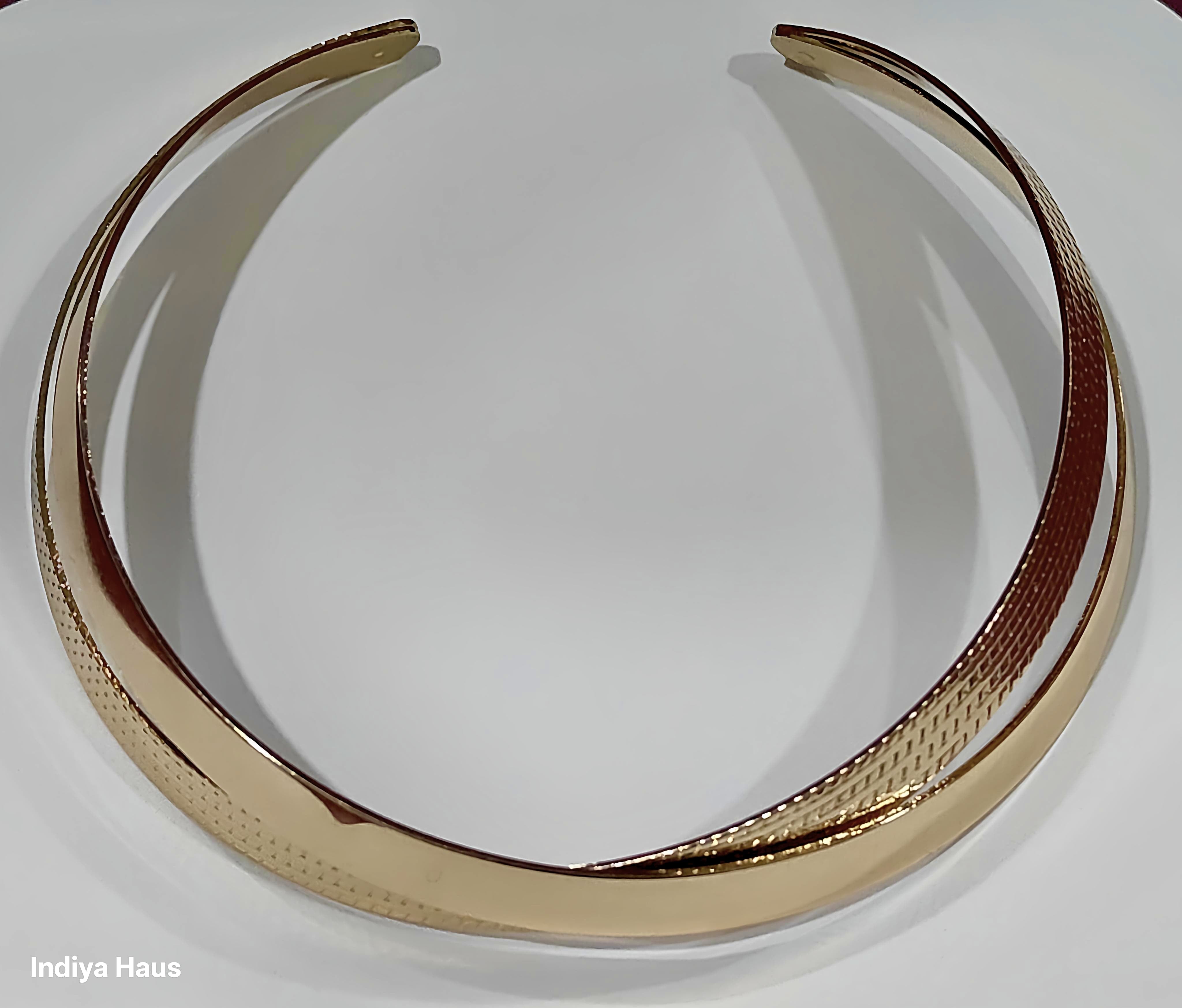 Elegant Intersecting Golden Choker