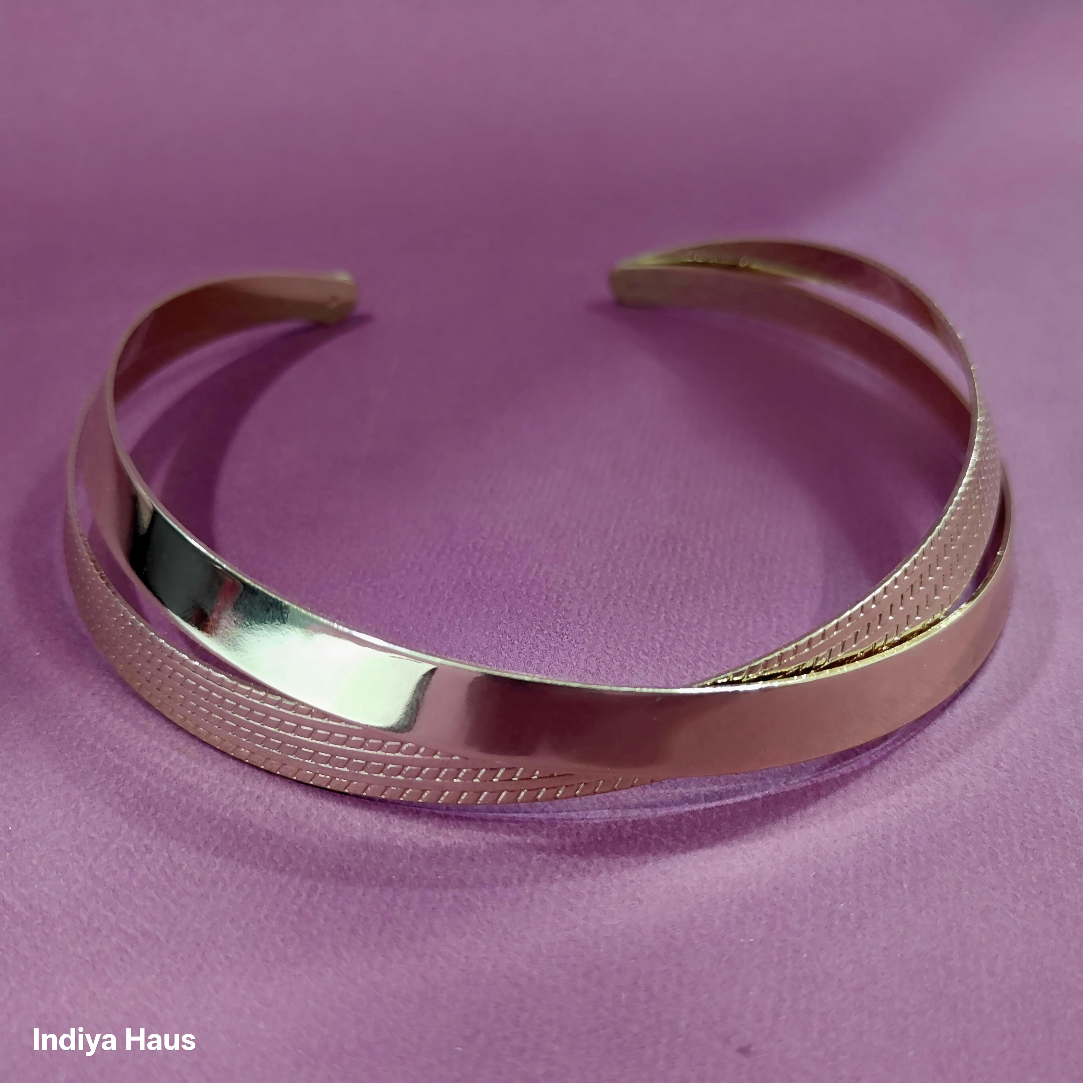 Elegant Intersecting Golden Choker