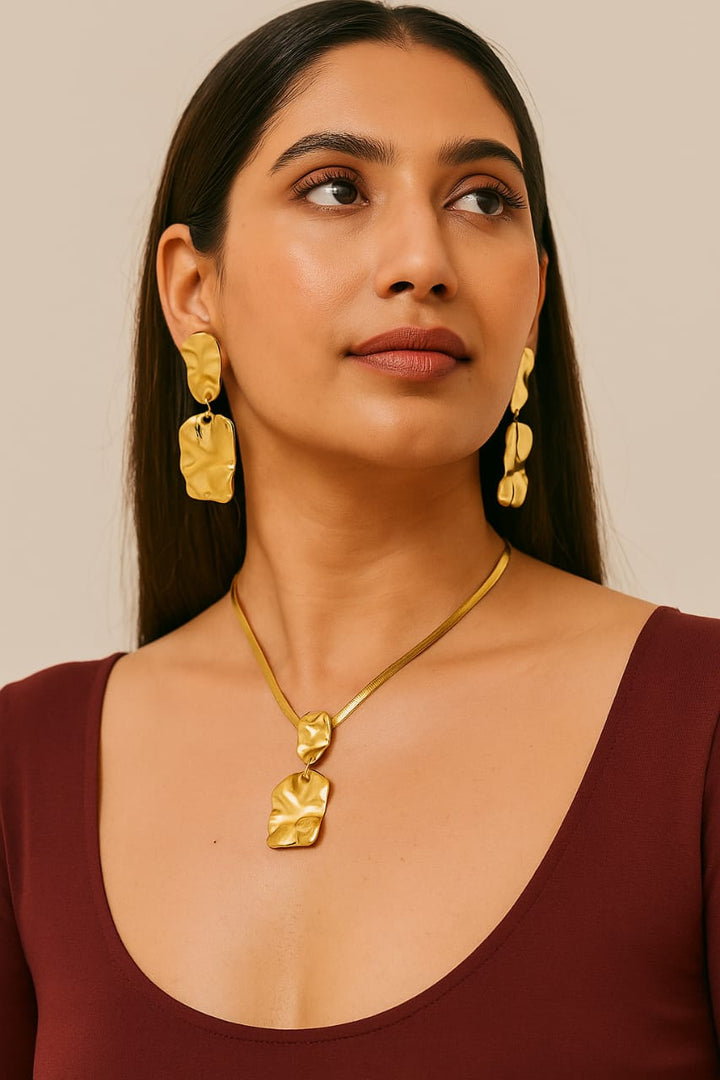 Hammered Gold Pendant Necklace Set