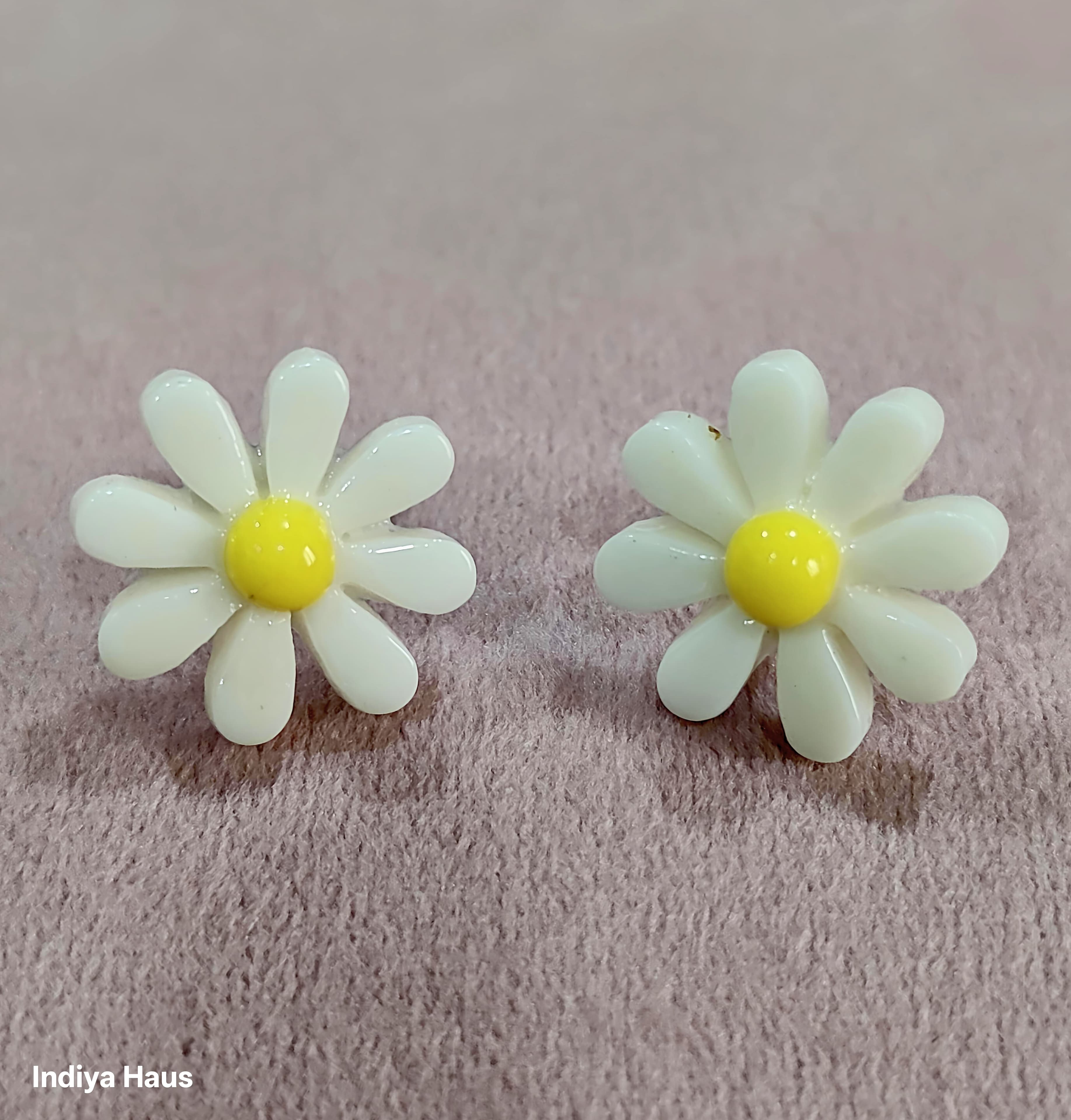 Dainty Daisy Studs