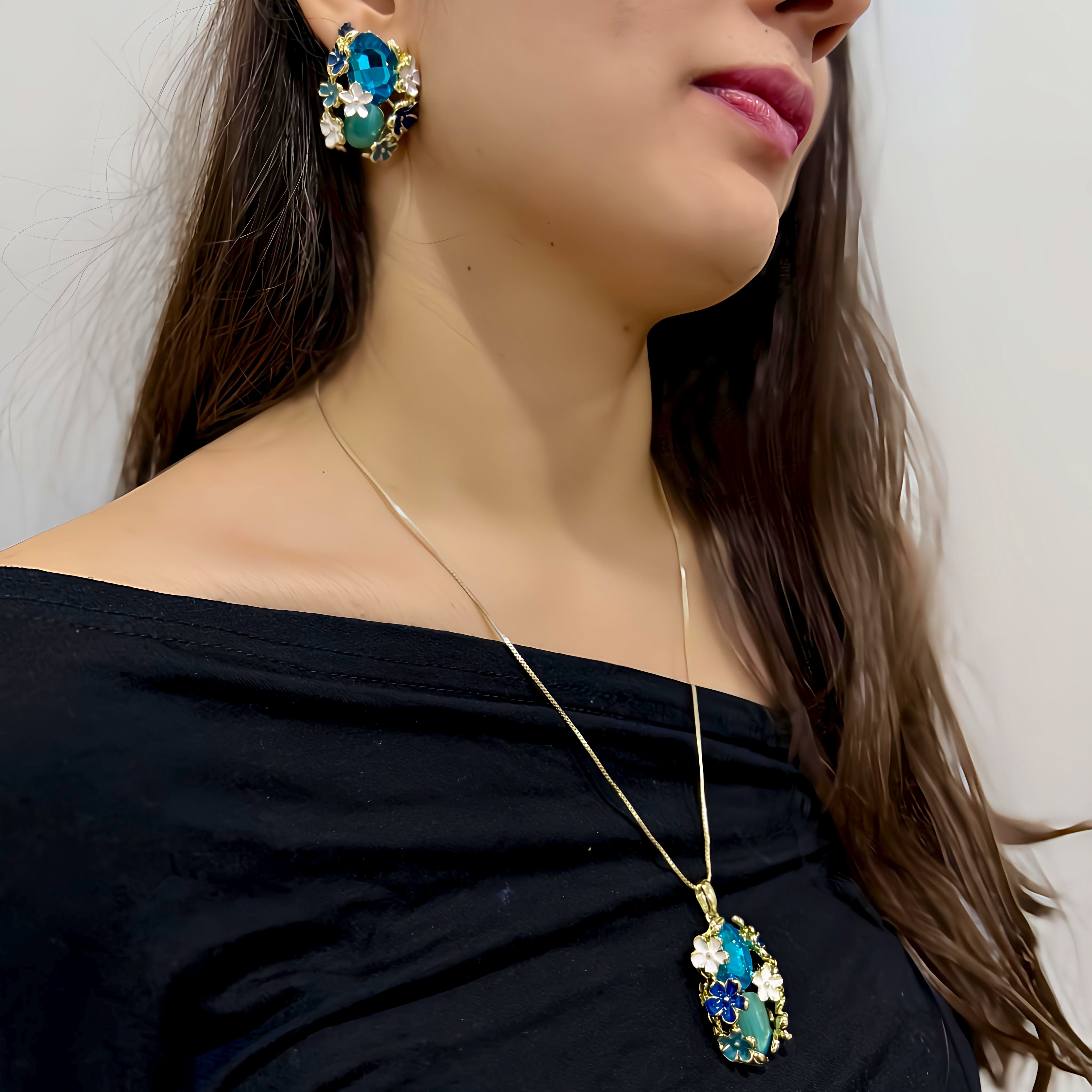 Elegant Floral Gemstone Necklace