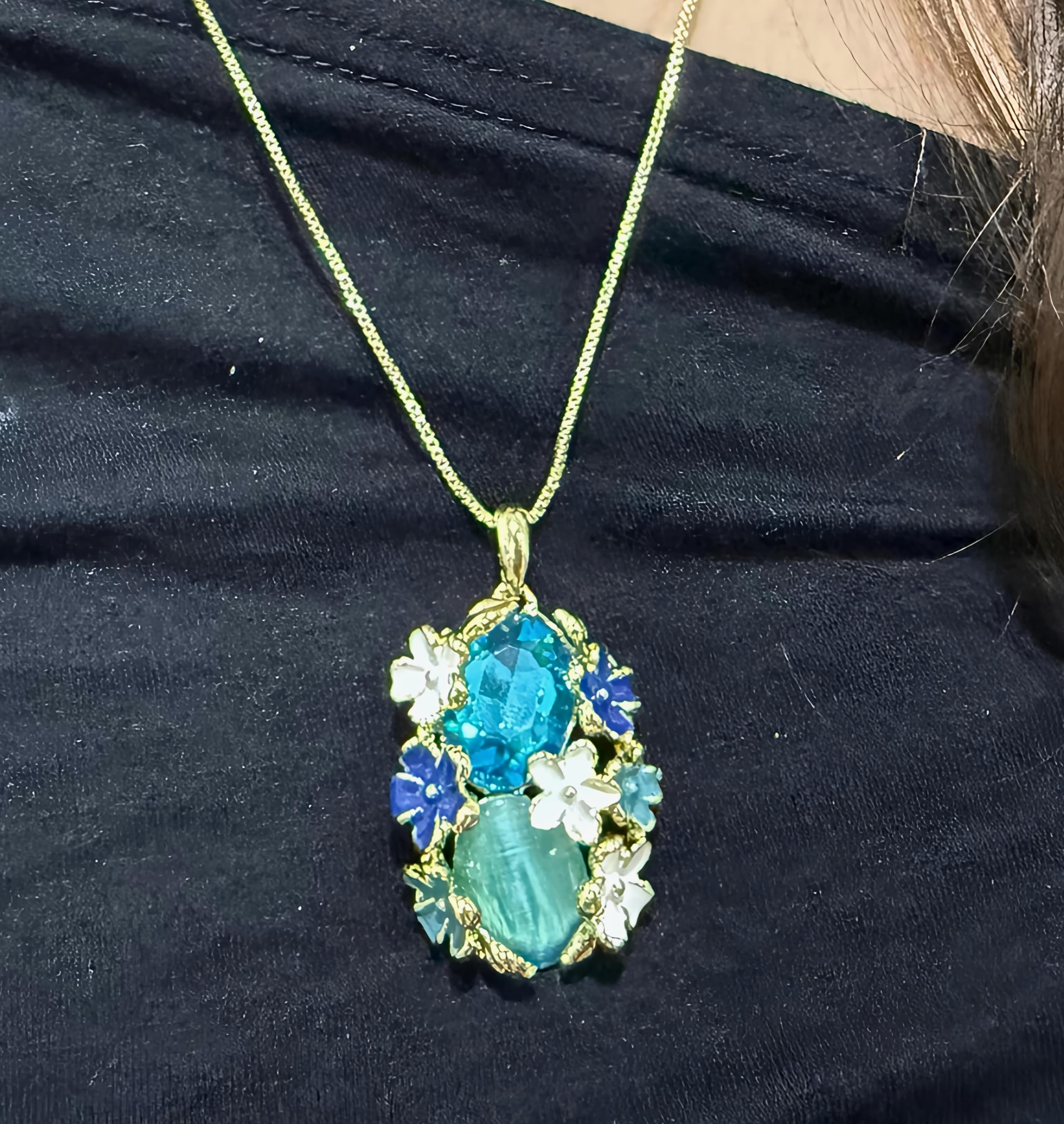 Elegant Floral Gemstone Necklace