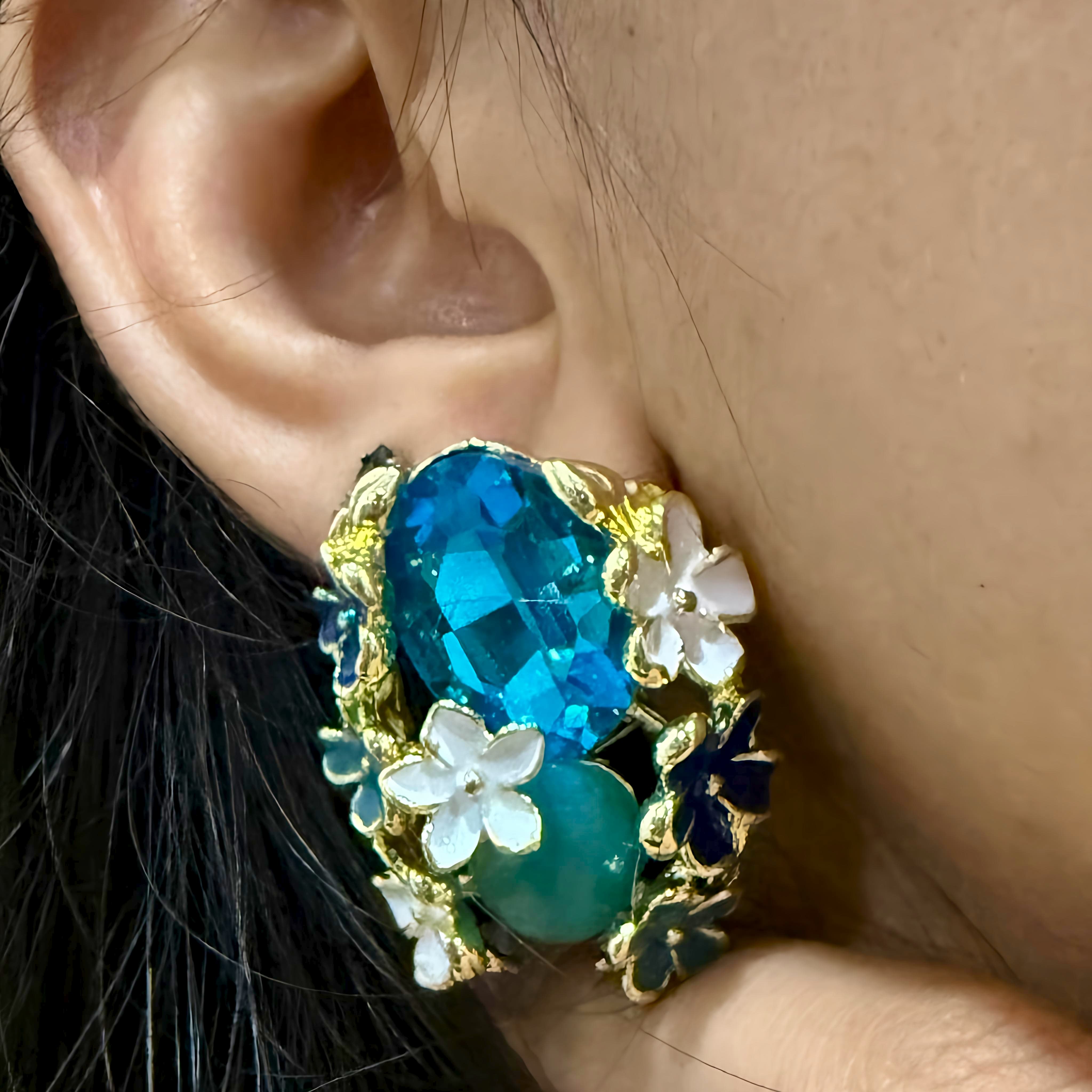 Elegant Floral Gemstone Necklace