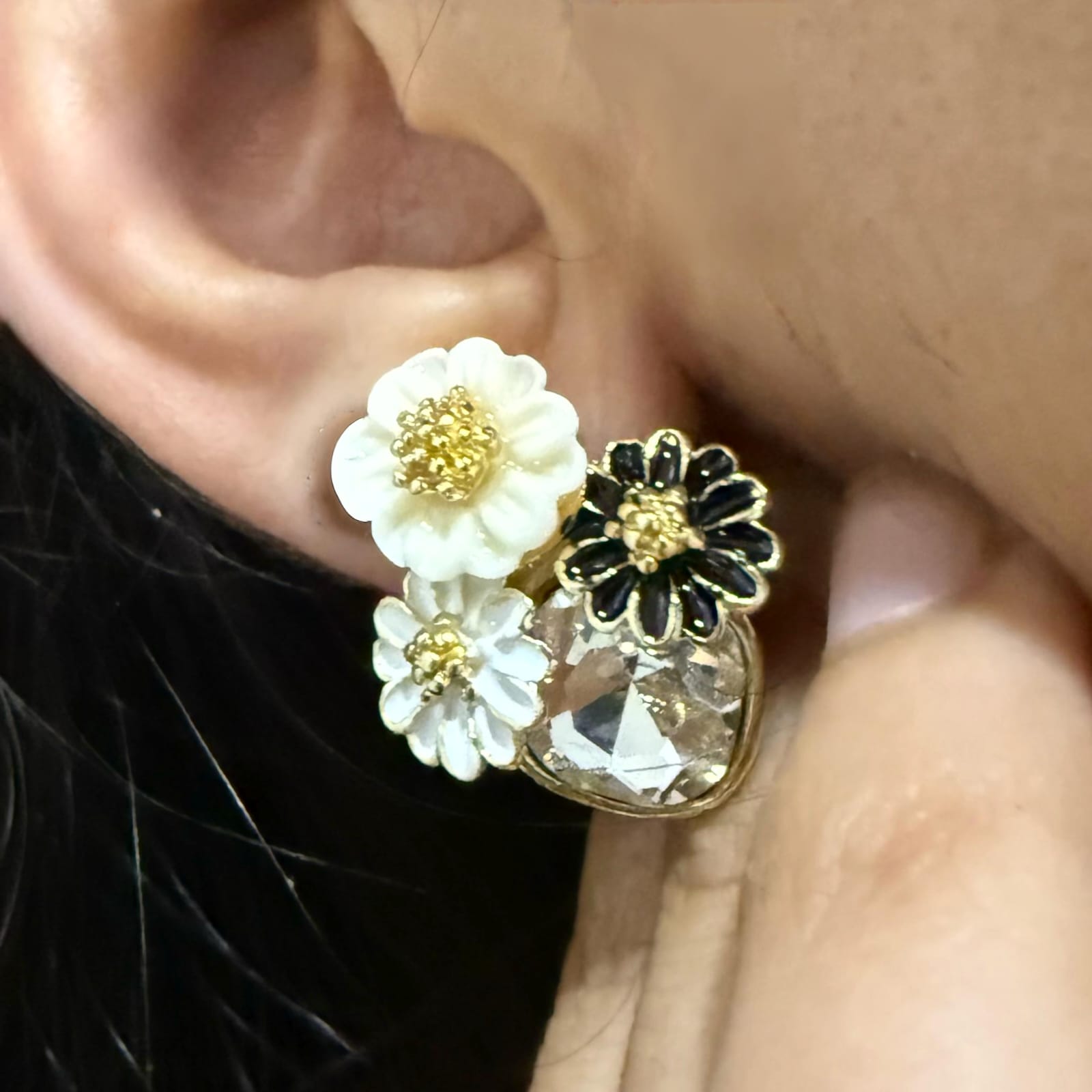 Elegant Floral Crystal Pendant