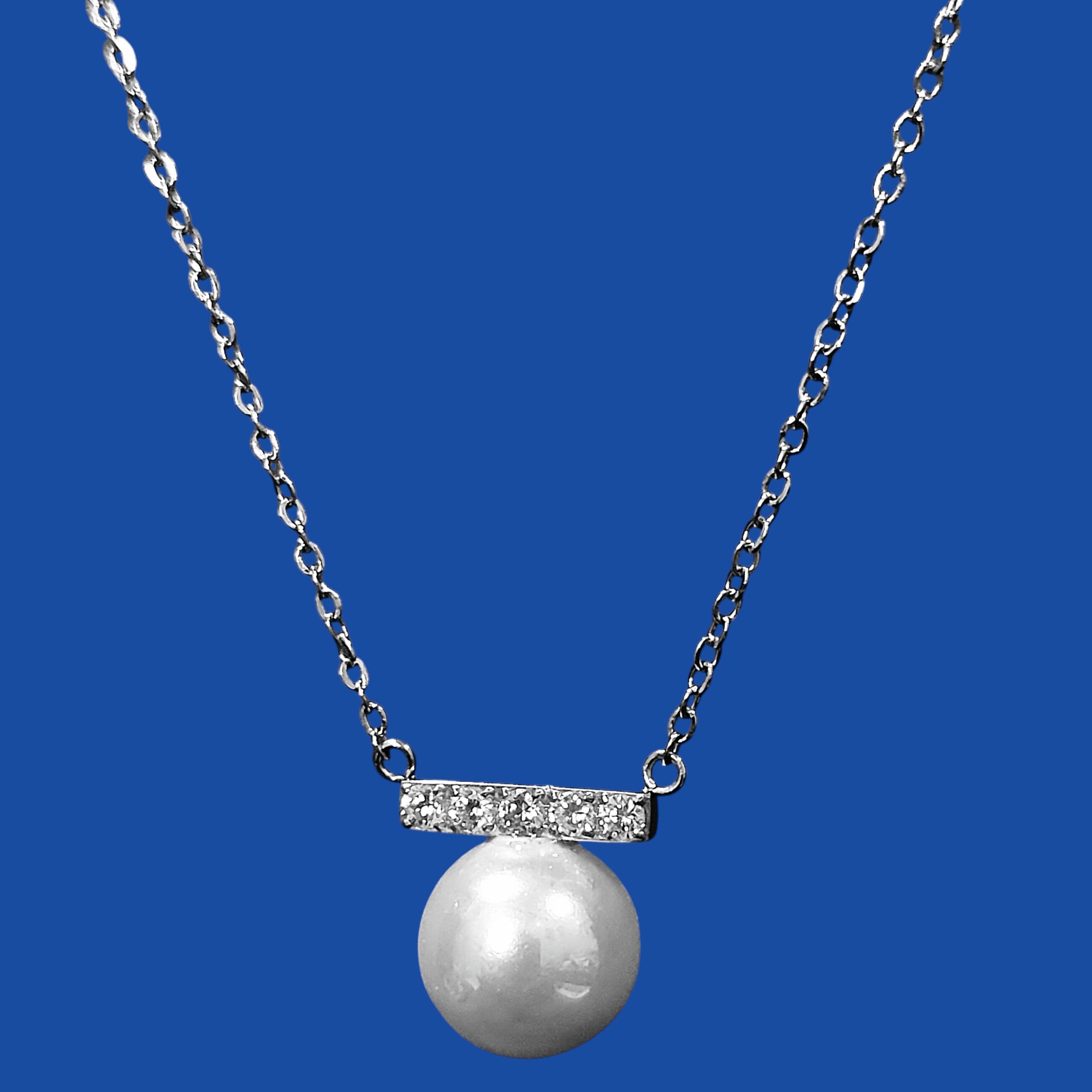 Sparkling Bar & Pearl Necklace