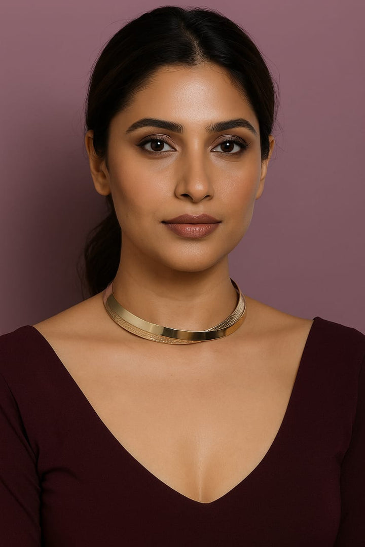 Elegant Intersecting Golden Choker
